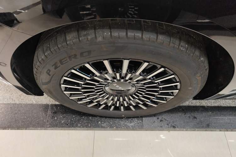 Used Zeekr 009 2024 7-Seater Aisle Version 108 kWh
