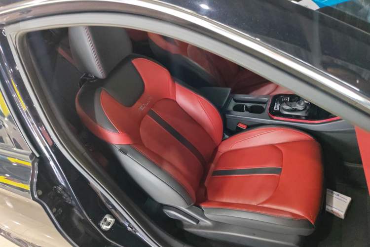 Used Dongfeng Aeolus Yixuan 2022 230T Automatic Adaptive-Beam Knight Edition
