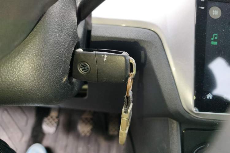 Used Volkswagen Lavida 2015 1.6L Manual Fashion Edition
