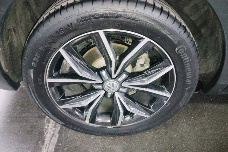 Used Volkswagen Tiguan L 2019 Revised 330TSI Automatic Two-Wheel Drive Smart & Luxury Edition China VI Standard