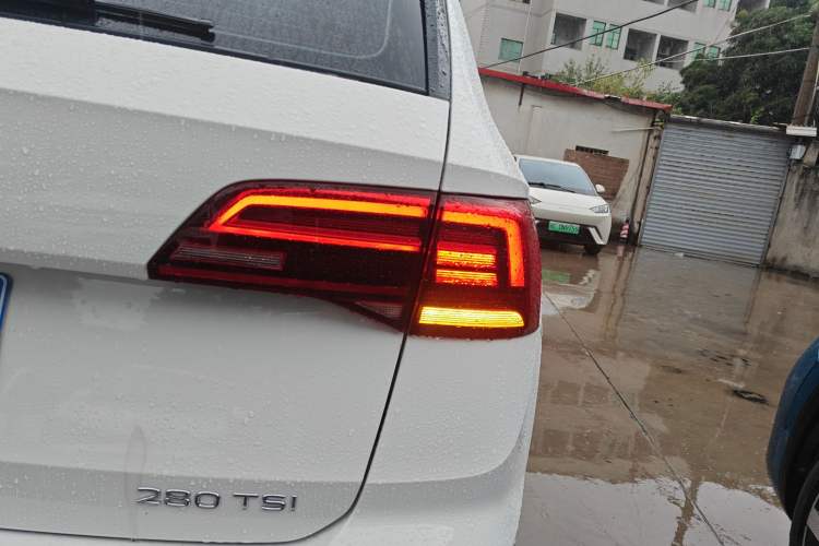 Used Volkswagen Tharu 2021 280TSI Two-Wheel Drive Comfort Edition
