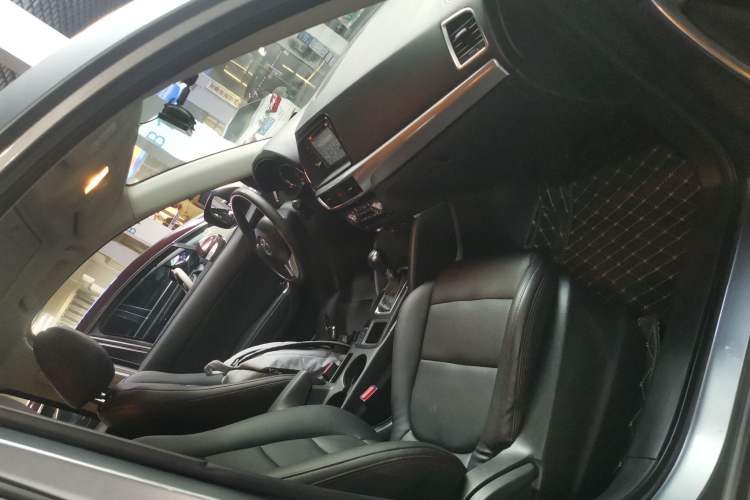 Used Mazda CX-5 2015 2.0L Automatic Two-Wheel Drive Urban Version
