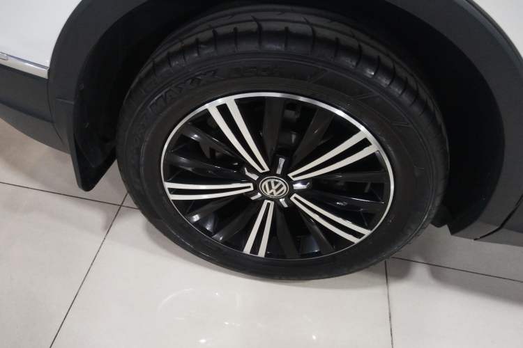 Used Volkswagen Tiguan L 2020 330TSI Automatic Two-Wheel Drive Panoramic Comfort Edition China VI Standard
