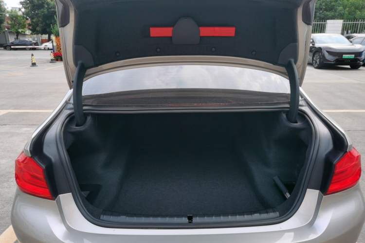 Used BMW 5 Series 2019 525Li Luxury Package
