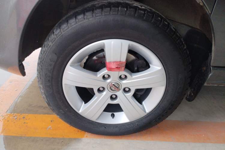 Used Jinbei Gold Hiace 2021 1.5L Passenger Van Travel Lion 7-Seater