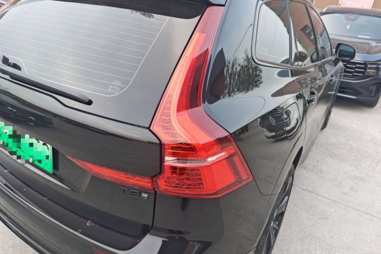 Used Volvo XC60 New Energy 2025 Plug-in Hybrid Long-Range All-Wheel Drive Zhiyuan Extreme Night Black Edition
