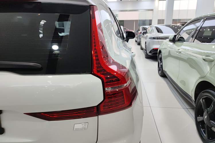 Used Volvo XC60 New Energy 2022 T8 Plug-in Hybrid All-Wheel Drive Zhiyuan Sport Edition
