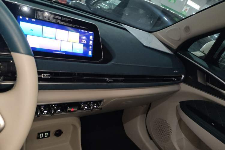 Used ORA Good Cat 2022 Morandi Edition 400km Standard Range Luxury Version Lithium Iron Phosphate
