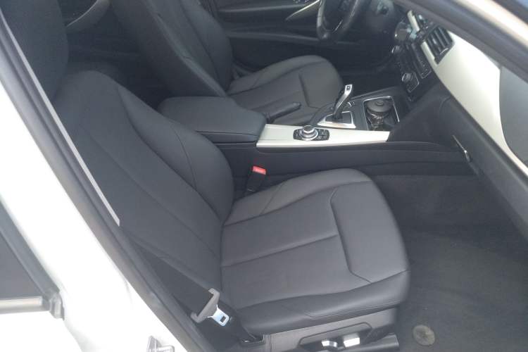 Used BMW 3 Series 2016 320i Fashion Model
