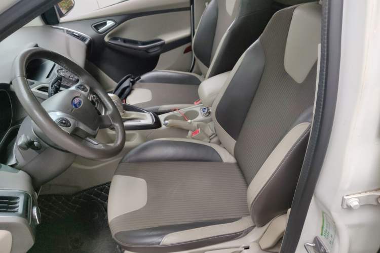 Used Ford Focus 2012 Hatchback 1.6L Automatic Fashion Edition