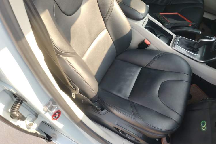 Used Volvo V40 2015 1.6T Zhiya Edition
