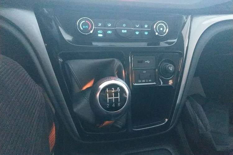 Used JAC Refine M3 2022 1.5T 7-Seater Standard Edition
