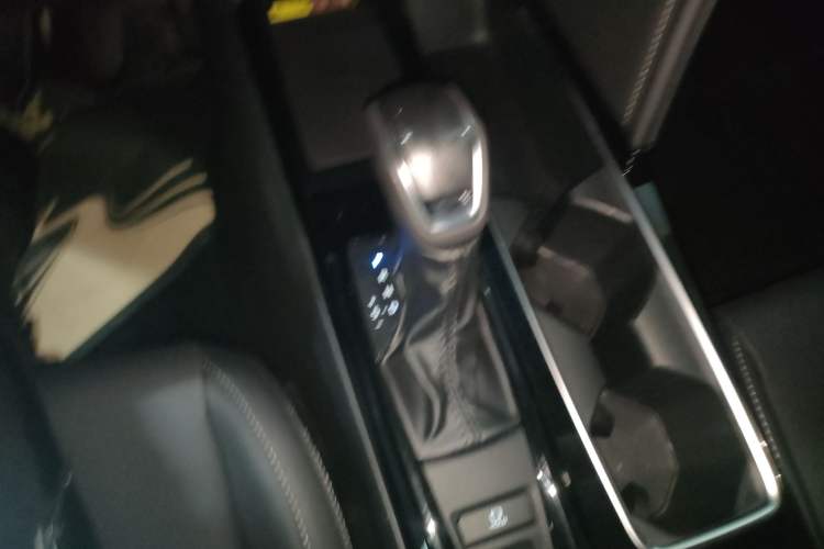 Used Toyota Camry 2024 Dual-Motor 2.0 HGVP Luxury Edition
