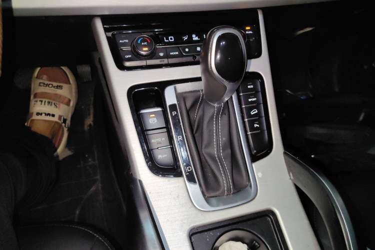 Used Geely Auto Emgrand X7 Sport 2016 1.8TD Automatic ZhiShang Model
