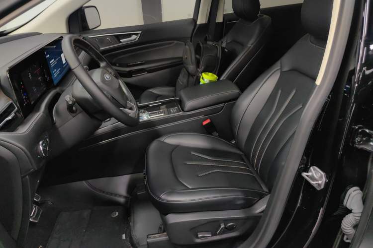 Used Ford Edge 2021 PLUS EcoBoost 245 Two-Wheel-Drive Titanium 7-Seater
