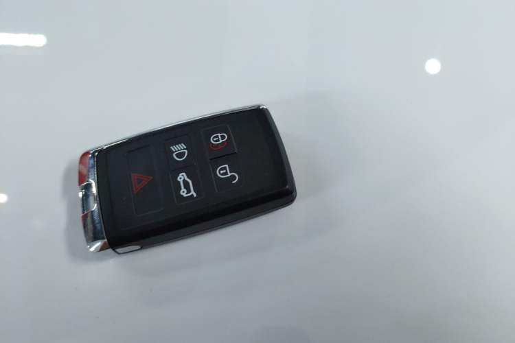 Used Land Rover Discovery Sport 2020 249 PS R-Dynamic Performance Tech Edition 5 Seats
