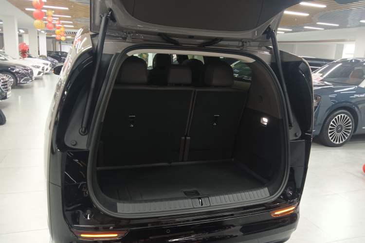 Used Li Auto MEGA 2024 Ultra Model
