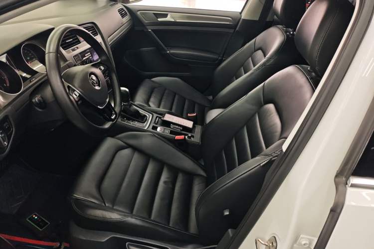 Used Volkswagen Golf 2016 230TSI Automatic Luxury Version
