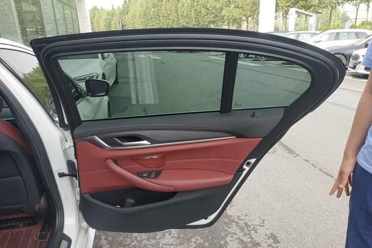 Used BMW 5 Series 2021 Facelifted 530Li Leading Edition M Sport Package
