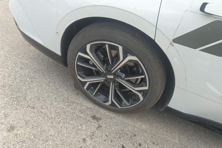 Used  E8 2025 700 km Long-Range Intelligent Driving Version
