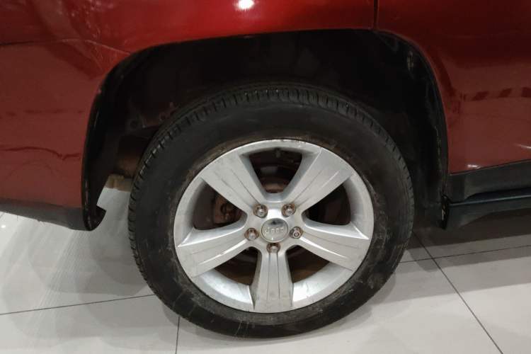 Used  Compass 2014 Revised Version 2.0L Two-Wheel Drive Entry-Level Edition
