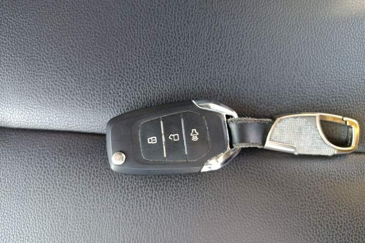 Used SAIC MAXUS T60 2017 2.0T Gasoline Automatic 4x4 High-Ride Elite Standard Cabin
