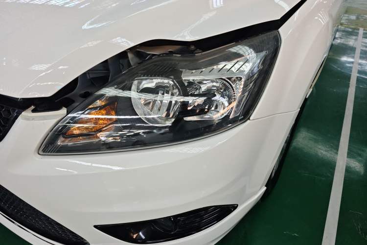 Used Ford Focus 2013 Hatchback Classic 1.8L Automatic Fashion Edition
