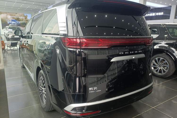 Used Denza D9 2022 DM-i 970 Four-Wheel Drive Flagship Model
