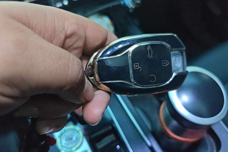 Used GAC Trumpchi GS8 2024 Linghang Series 2.0 TGDI Two-Wheel Drive Luxury Smart Connectivity Version
