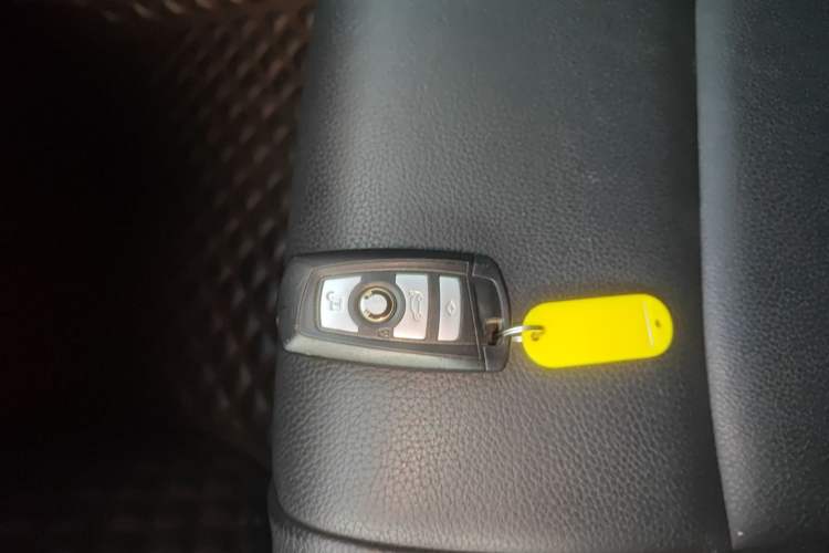 Used BMW 5 Series 2014 520Li Elegant Model
