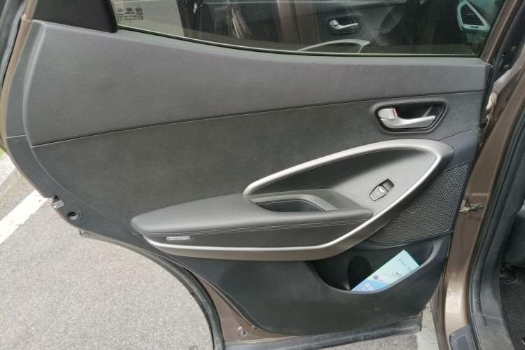 Used Hyundai Santa Fe 2013 2.4L Automatic 4x4 Comfort Edition
