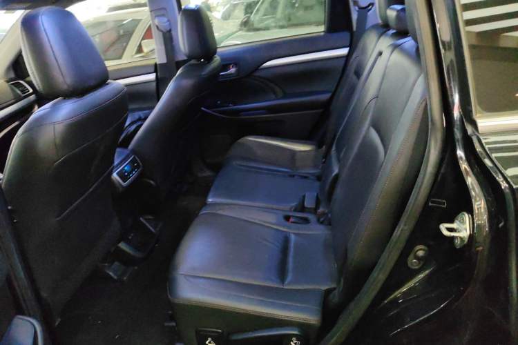 Used Toyota Highlander 2018 2.0T Four-Wheel Drive Luxury Version 7 Seats China VI Standard
