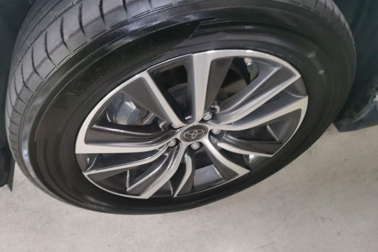 Used Toyota Harrier 2023 2.0L CVT Two-Wheel Drive Entry Version