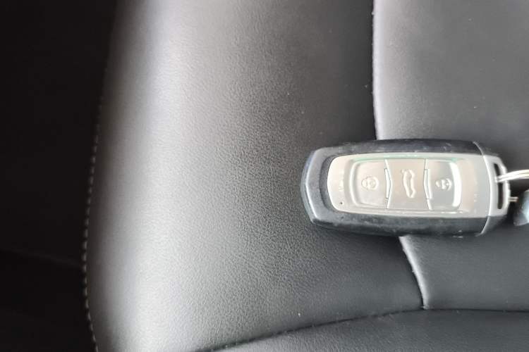 Used Geely Auto Emgrand X7 Sport 2020 1.8TD DCT Two-Wheel Drive Smart Connect 4G-Enabled Version
