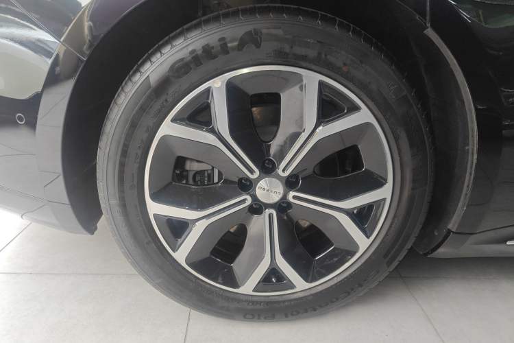 Used Hima Luxeed S7 2025 855 km Max

