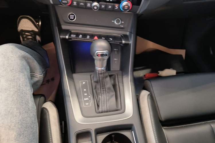 Used Audi Q3 2024 40 TFSI Fashion Dynamic Model
