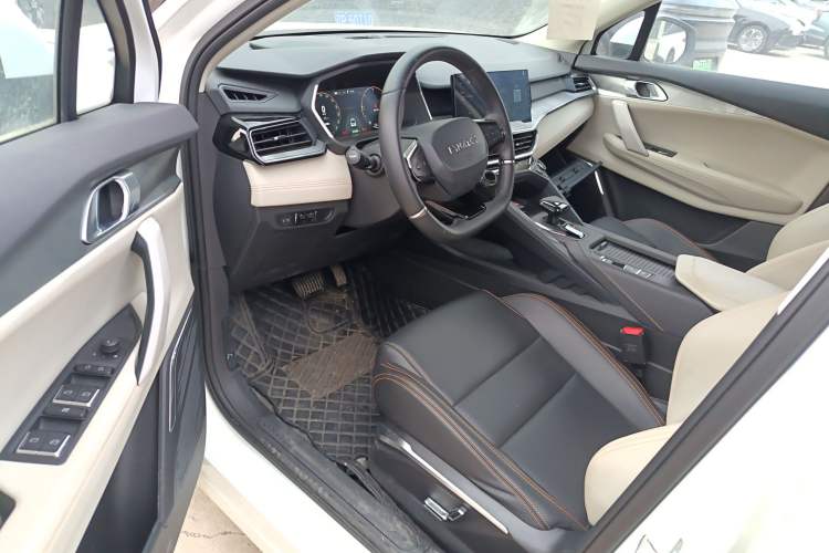 Used Lynk & Co 06 EM-P 2022 PHEV 84 km Range Pro Version
