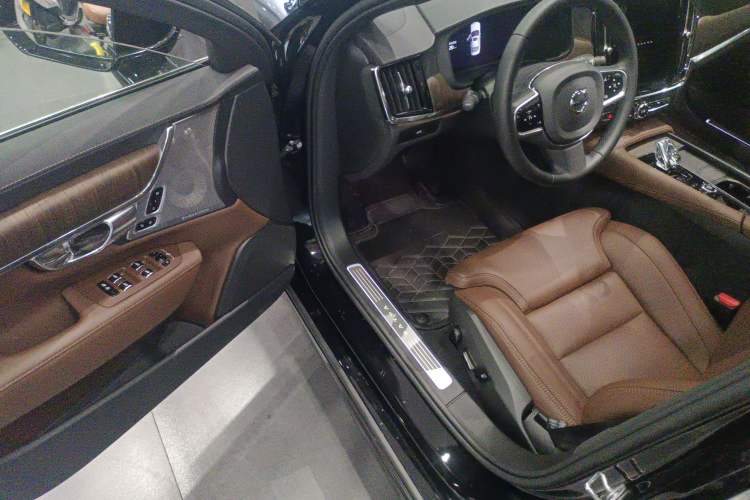 Used Volvo S90 2025 B5 Zhiya Luxury Edition
