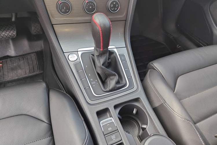 Used Volkswagen Golf 2014 1.4TSI Automatic Luxury Model
