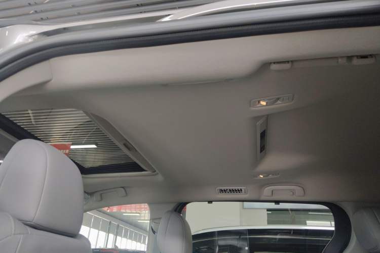 Used Toyota Granvia 2024 2.5L Hybrid Comfort Edition
