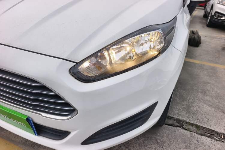 Used Ford Fiesta 2013 Hatchback 1.5L Manual Fashion Edition
