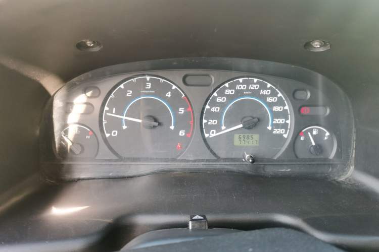 Used JMC Transit 2019 2.8T Commercial Version Short Wheelbase Mid-Roof 3-Seater China VI Standard JX493