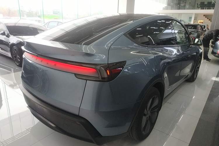 Used Tesla Model Y 2025 Rear-Wheel-Drive Version
