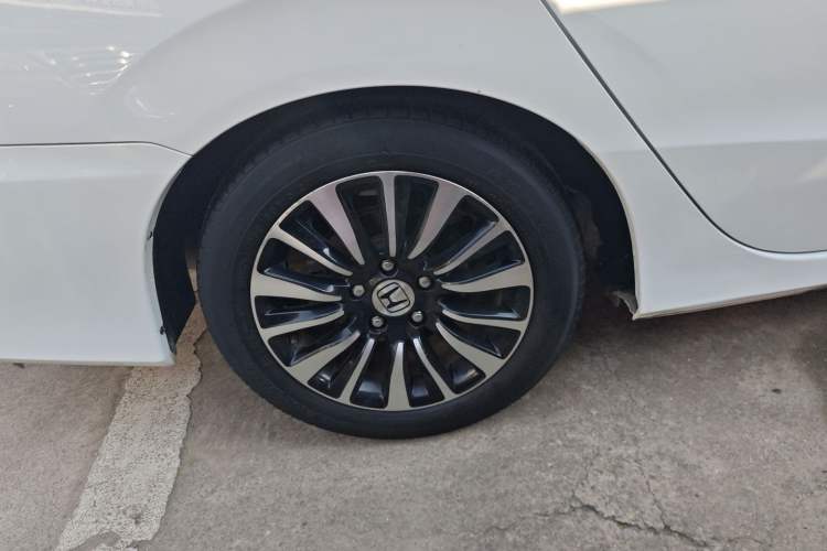 Used Honda Crider 2013 1.8L automatic luxury edition
