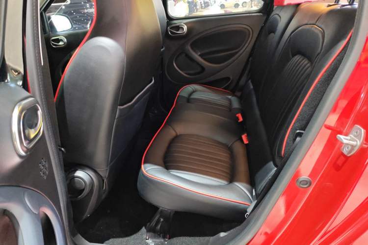 Used  forfour 2016 1.0L 52 kW Passion Edition
