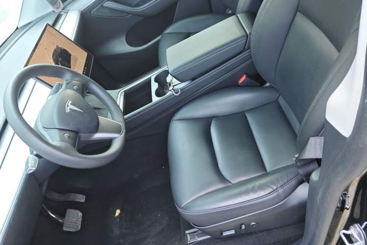 Used Tesla Model Y 2023 Rear-Wheel-Drive Version
