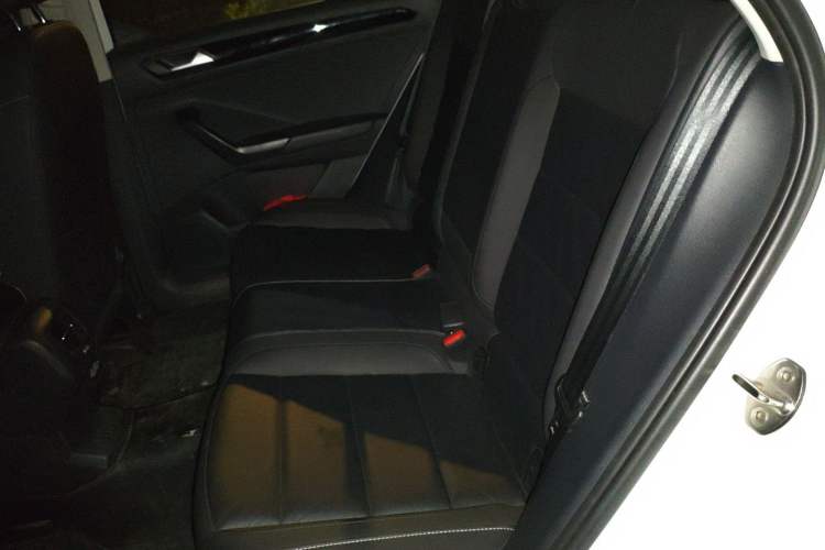 Used Volkswagen T-ROC 2021 280TSI DSG Two-Wheel Drive Comfort Connect Edition
