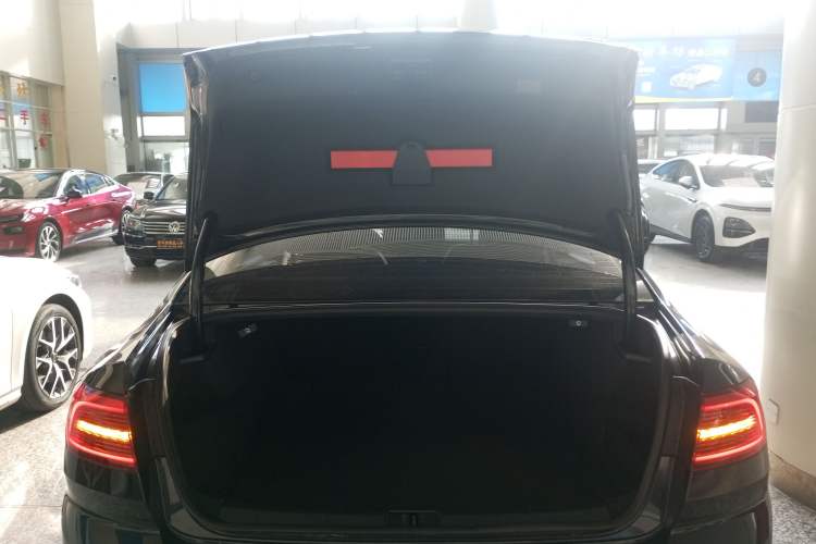 Used Volkswagen Magotan 2017 330TSI DSG Luxury Model
