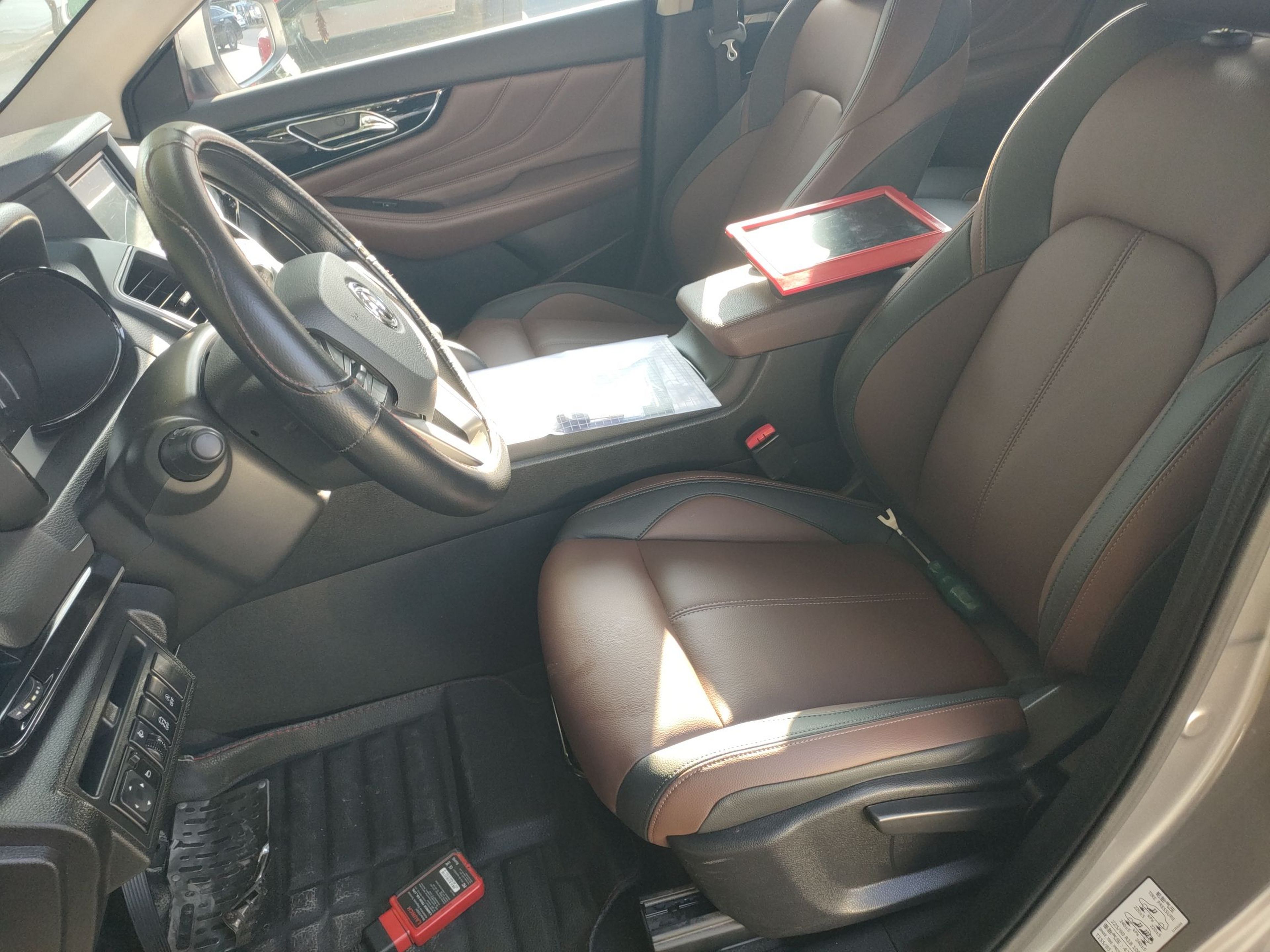 Переднее сиденье в автомобиле