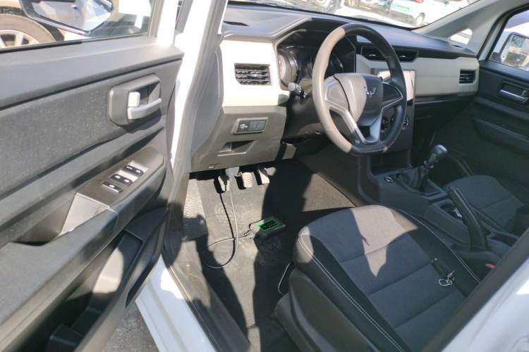 Used Wuling Hongguang PLUS 2019 1.5T Manual Comfort Version 7 Seats
